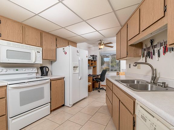 3rd image of 10140 W Loma Blanca Dr