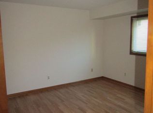17922 Phyllis St, Roseville, MI 48066