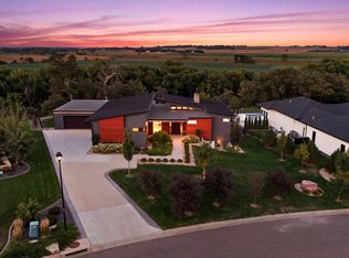 1608 S Scarlet Oak Pl, Sioux Falls, SD 57110