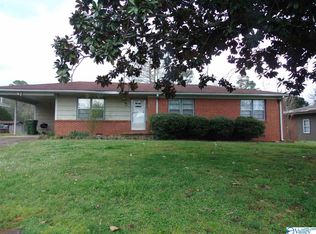 2204 La Salle Rd NW, Huntsville, AL 35810