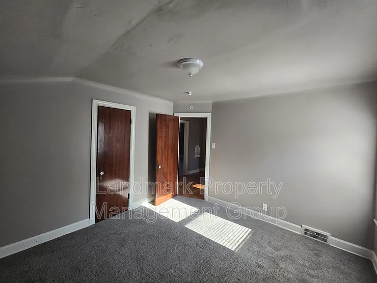 9657 E Outer Dr — Photo 26