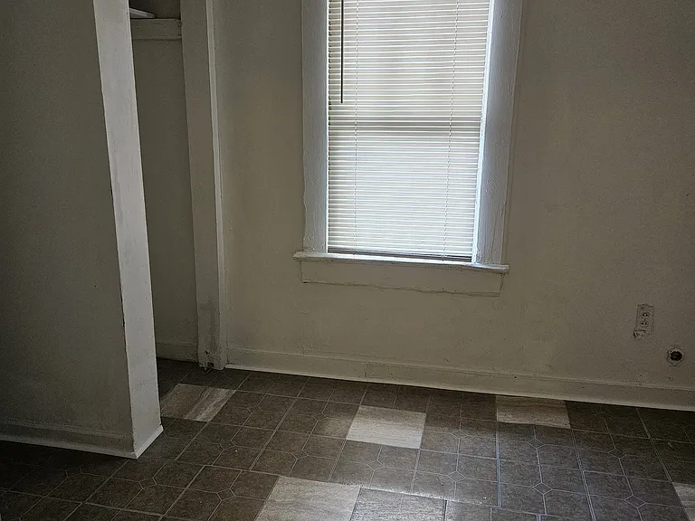 652 NE 15th St — Photo 10