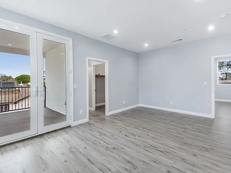 513 S Oak St — Photo 10