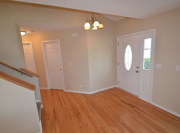4th image of 9674 Bedford Dr