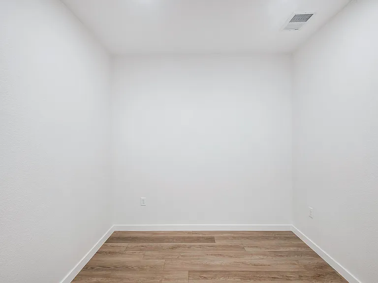 Oso Apartments — Photo 123