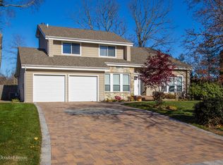 10 Timber Ridge Dr, Commack, NY 11725