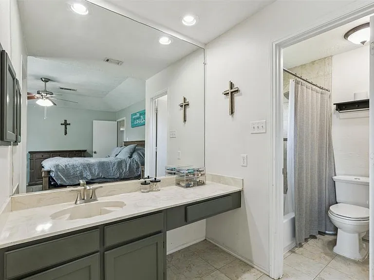 913 Seabrook Dr — Photo 8