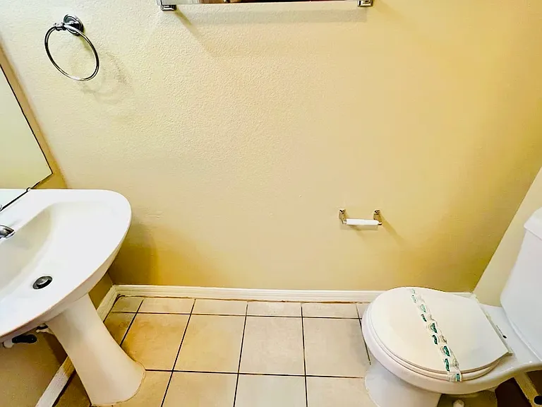 379 Pebble Ct — Photo 1