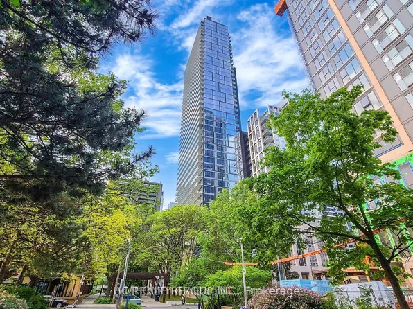 1 Gloucester St #1816, Toronto, ON M4Y 1L8