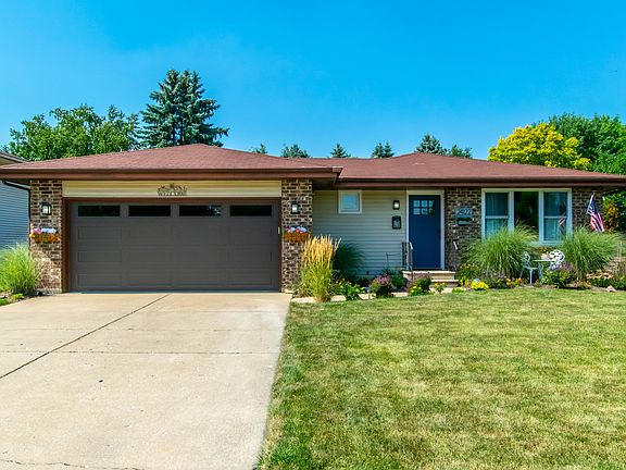 3rd image of 24122 W Pheasant Chase Dr