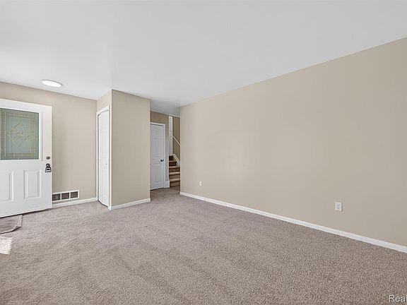 5th image of 15654 Isabelle St