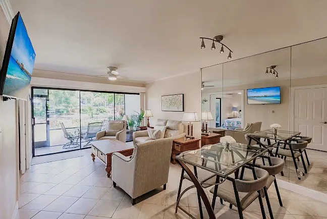 2 bed, 864 sqft, $10,500 — Photo 1