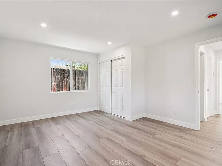 11036 Scoville Ave — Photo 10