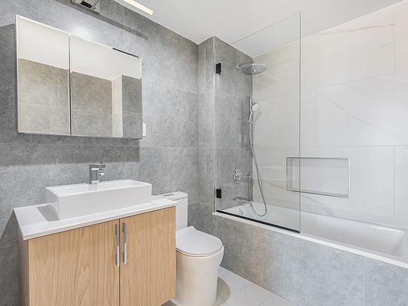 5th image of 674 Hancock St #4A