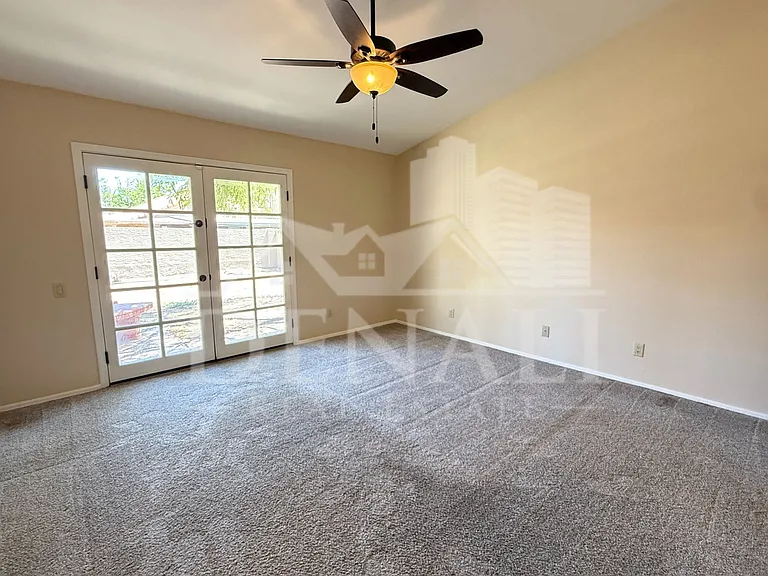 1211 E Drake Dr — Photo 14