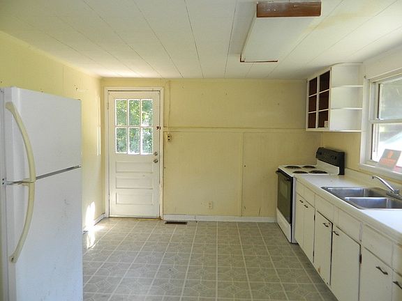 2nd image of 1308 Scratch Gravel Rd