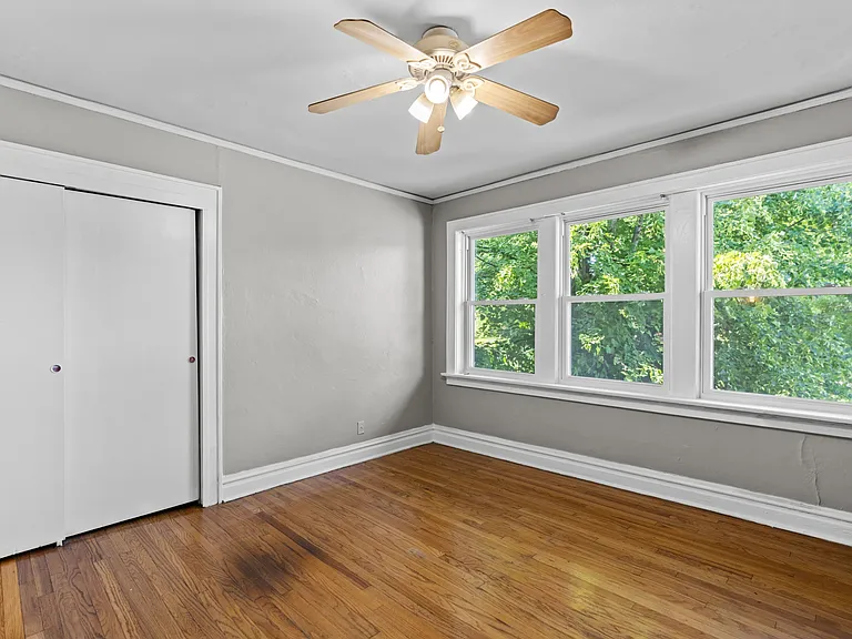5618 S Grand Blvd — Photo 16