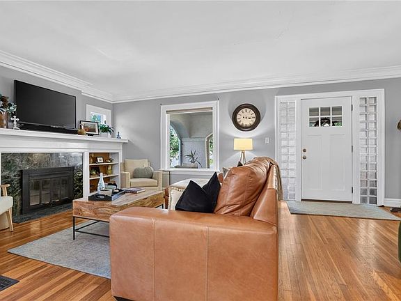 4th image of 5828 Oak St