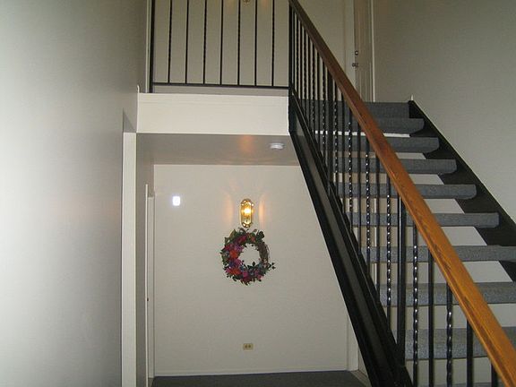 2nd image of 300 Crestview Dr Unit B
