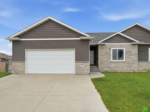 9515 Friedman St, Lincoln, NE 68516