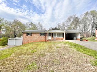 616 Swanson Dr SW, Lenoir, NC 28645