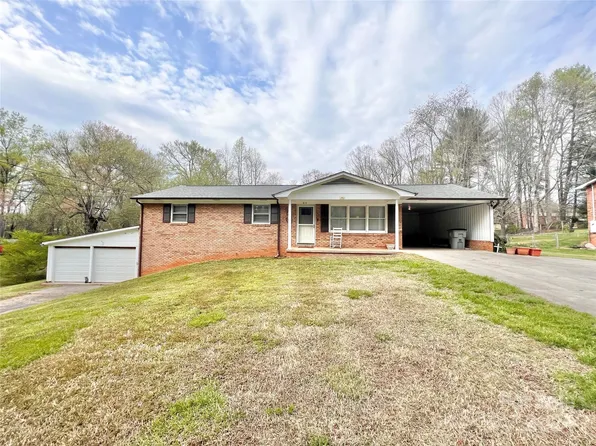 616 Swanson Dr SW, Lenoir, NC 28645