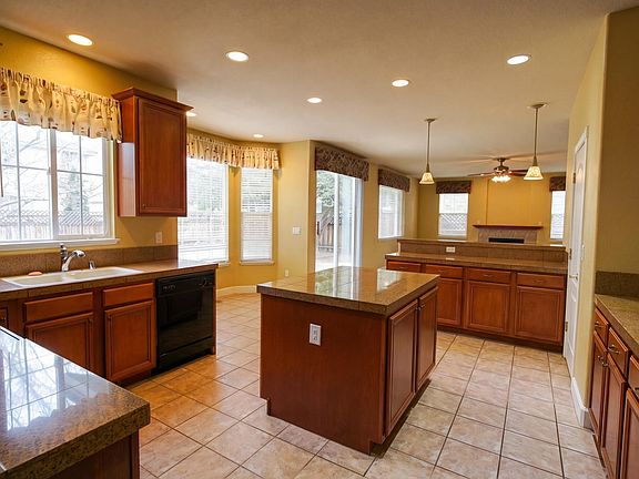 3rd image of 2740 Darcy Ct