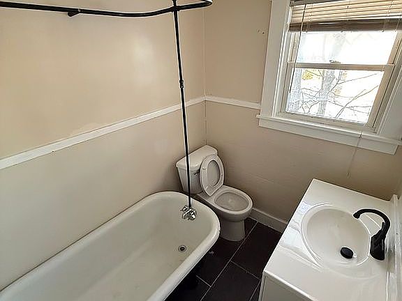 4th image of 838-840 Woodbine Ave SE