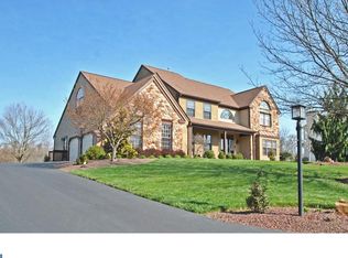 1034 Skyline Cir, Audubon, PA 19403