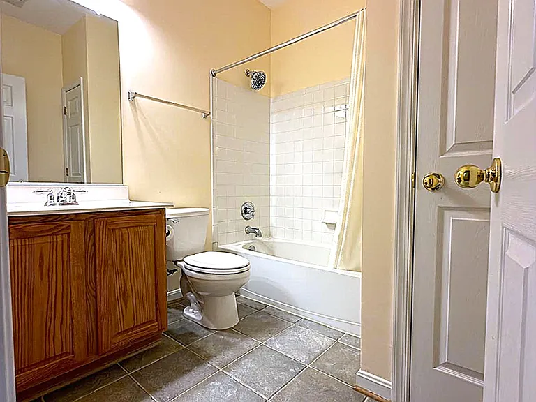 855 E Lombard St — Photo 22