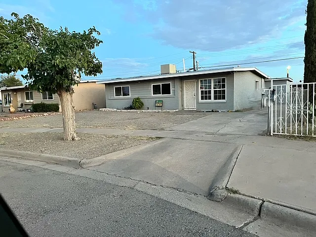 3 bed, 1001 sqft, $1,300 — Photo 4