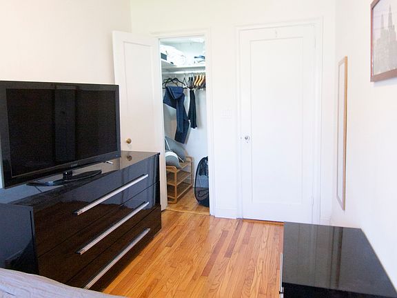 4th image of 228 E 75th St APT A