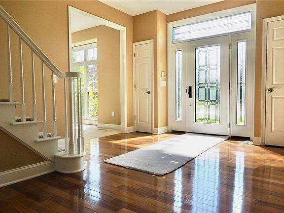 3rd image of 2883 Forest Lake Dr