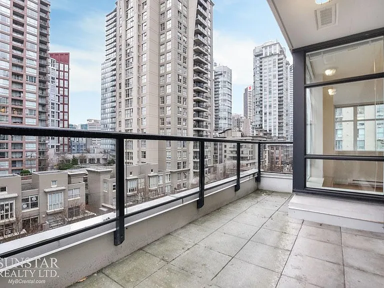 988 Richards St #706 — Photo 14
