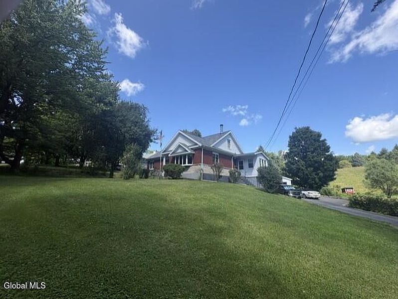 4th image of 18 Pleasantview Avenue