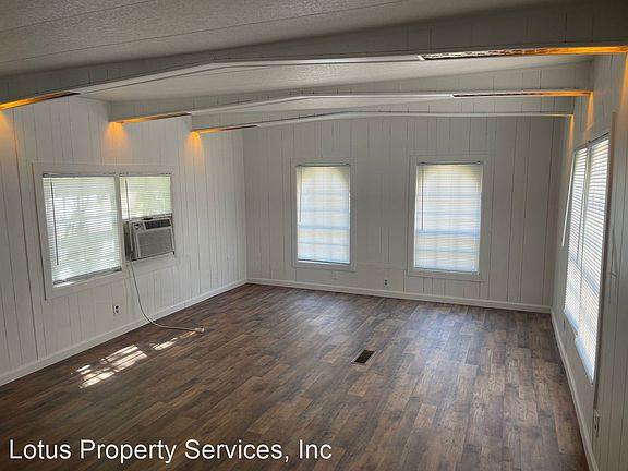 2nd image of 808 N Wood St #11319611
