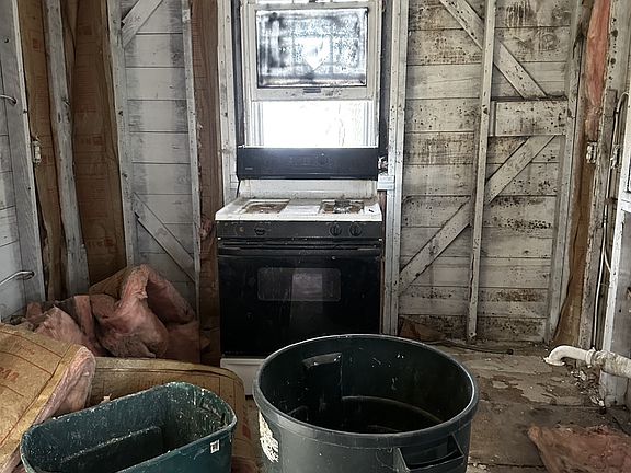 3rd image of 4013 2nd Ave