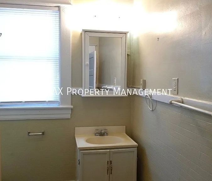 621 Elm Ave SE #2 — Photo 8