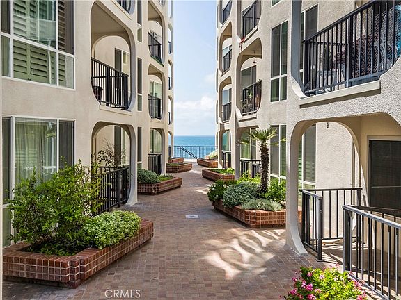 4th image of 565 Esplanade Unit 202