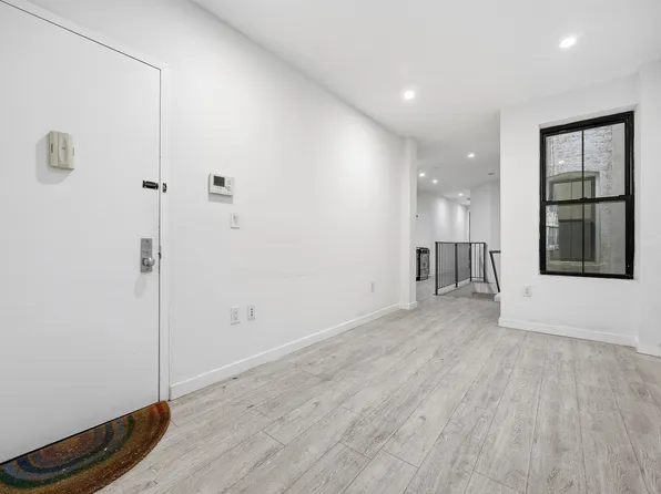 1821 Putnam Avenue image 5 of 15