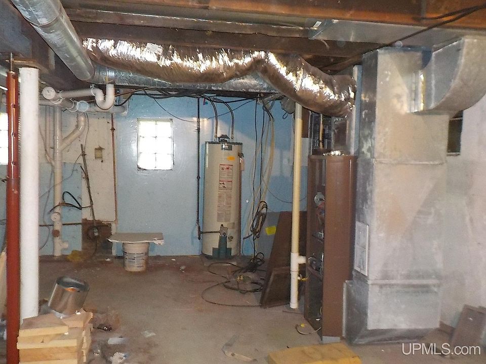 2nd image of 107 4th St #4
