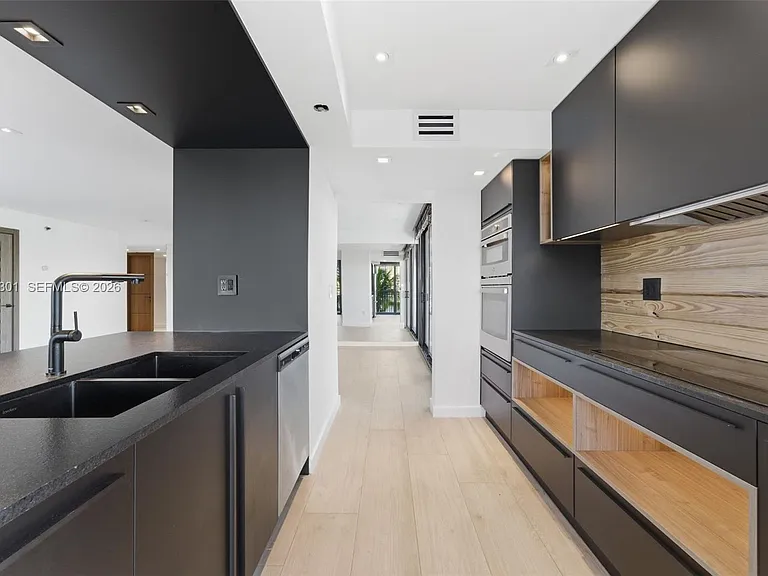 801 N Venetian Dr #308 — Photo 1