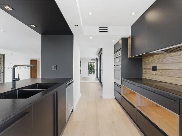 801 N Venetian Dr, Miami, FL