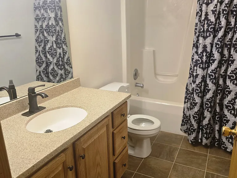 2138 E Black Ave — Photo 4