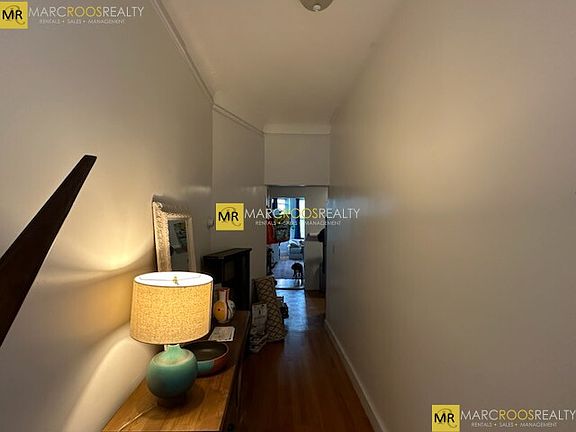 4th image of 589 Beacon St