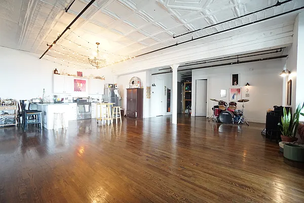 Rented by Rennit Inc. | media 22