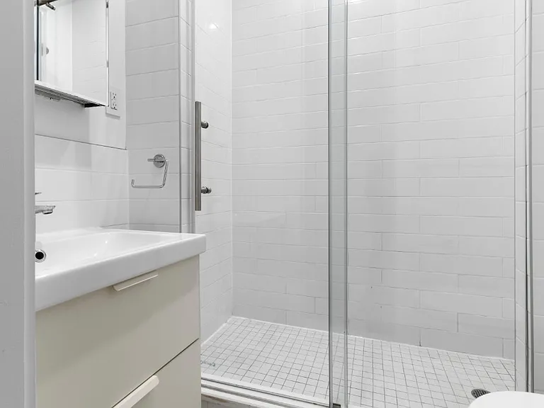 220 E 22nd St #5M — Photo 6