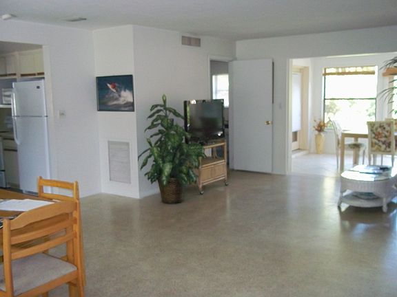 3rd image of 250 Park Ave