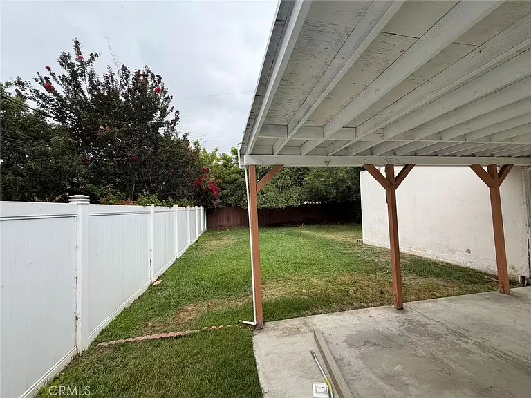 6137 Camellia Ave — Photo 15