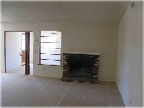 4th image of 15130 Willow St